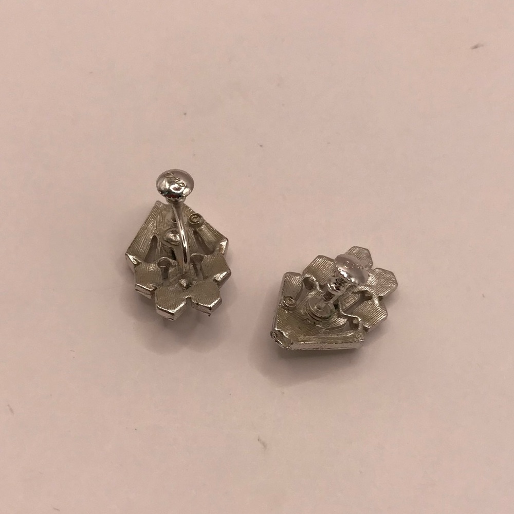 Vintage Coro Silver-Tone Textured Screw-back Earrings - Picture 5 of 9